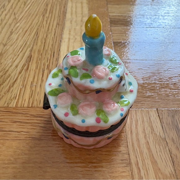 Colorful (Birthday) Cake Trinket Box - Picture 4 of 8
